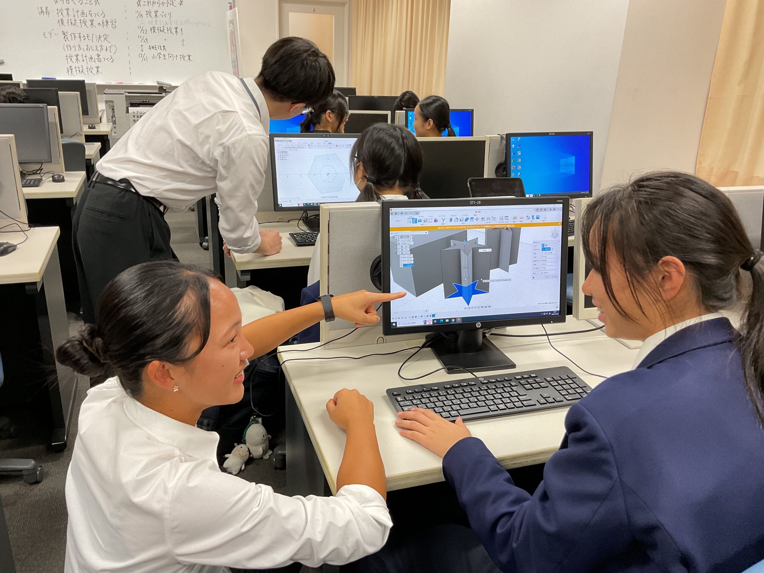 東京理科大の学生による放課後アフターラボ 3Dプリンタ講座の様子