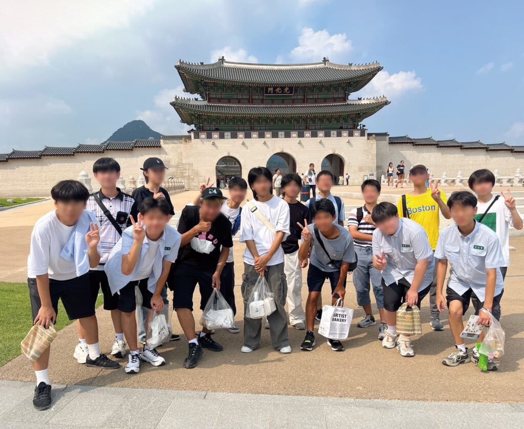 養正高校の生徒の案内でソウル観光を楽しむ