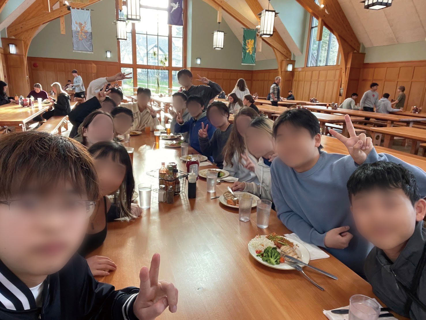 カナダのショーニガンスクールの食堂での様子